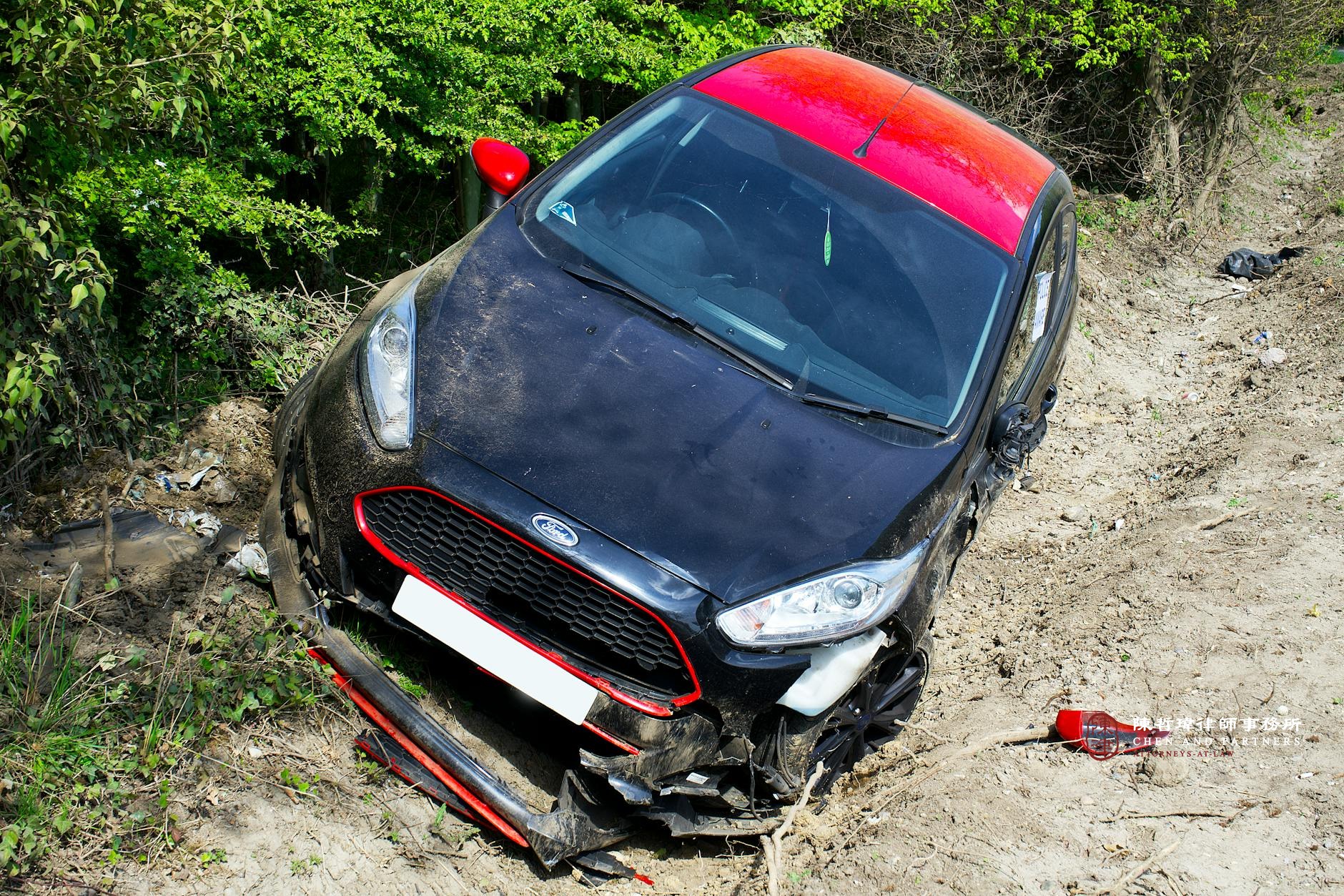 老車被撞修車費用要扣折舊嗎?車禍修復費用賠償計算與回復原狀實務解析